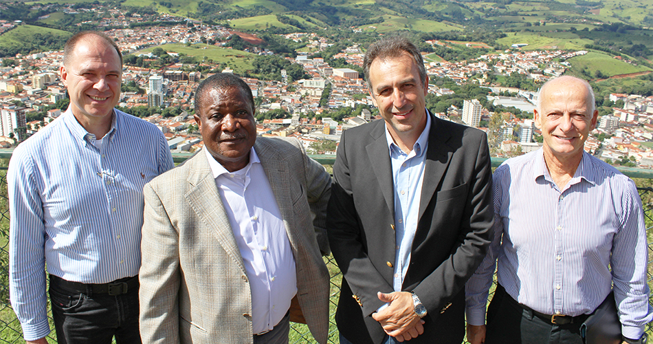 Embaixador da Namíbia e prefeito André Bozola no Mirante do Cristo