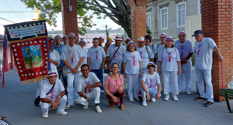 Congada de São Benedito e Divino Espírito Santo de Socorro realiza seu cortejo nos domingos