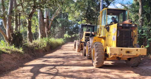 Secretaria de Serviços recupera estradas rurais em diversas áreas da cidade