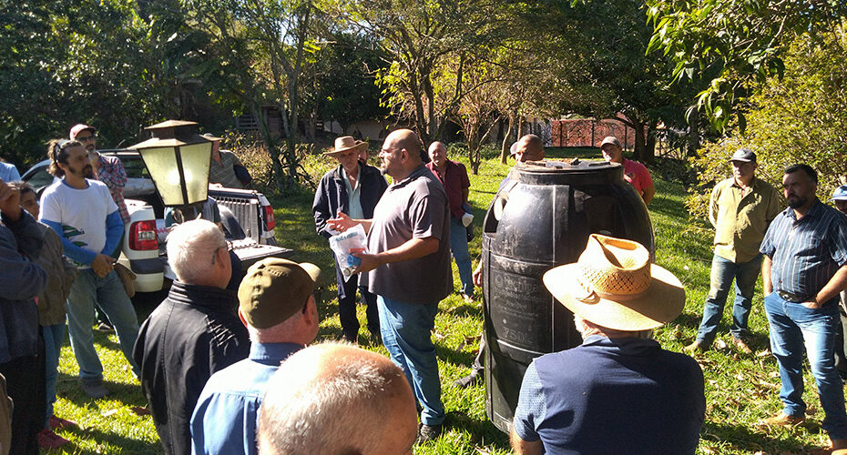 Prefeitura entrega primeiros biodigestores do Programa Municipal de Saneamento Rural
