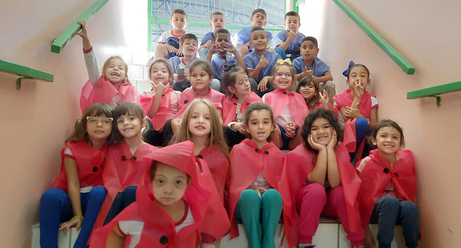 Professores promovem atividade lúdica de leitura e dramatização