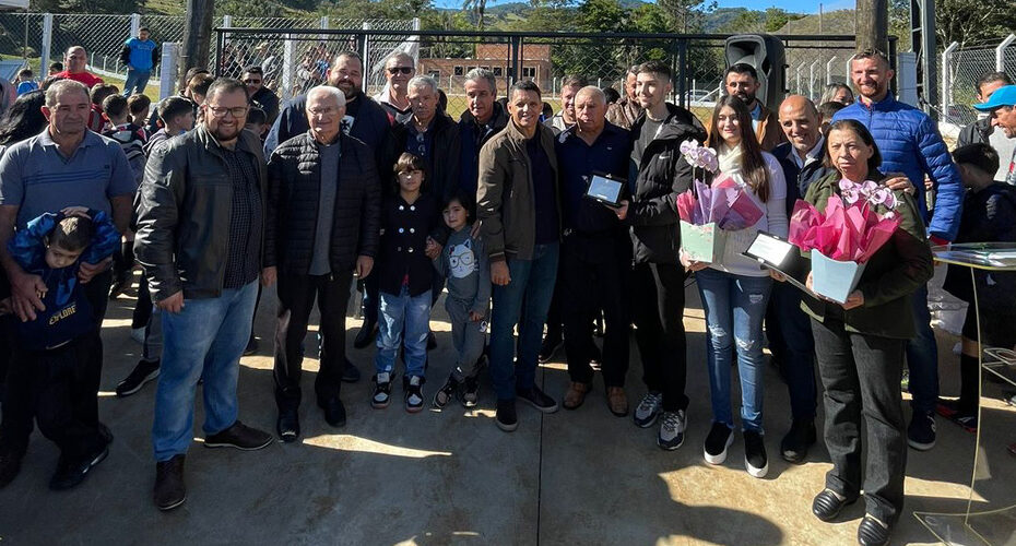 Prefeitura inaugura primeiro Campo Municipal de Futebol em Lavras de Cima