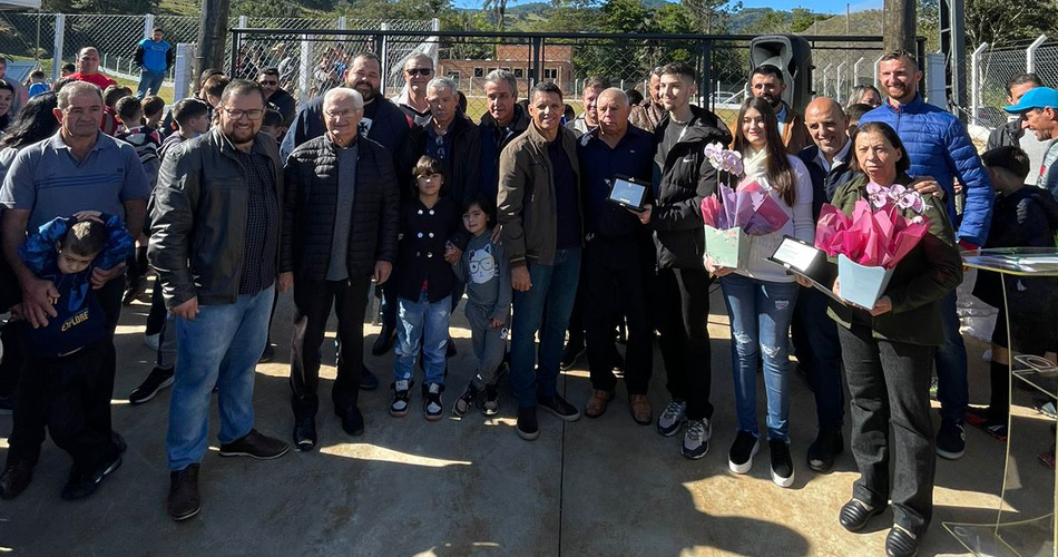 Prefeitura inaugura primeiro Campo Municipal de Futebol em Lavras de Cima