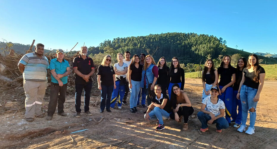 Estudantes visitam Complexo Ambiental e promovem conscientização sobre resíduos e consumo responsável