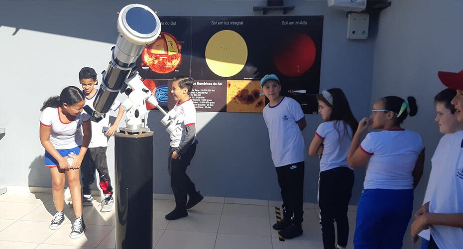 Alunos da EM Coronel Olimpio Gonçalves dos Reis exploram o Polo Astronômico de Amparo