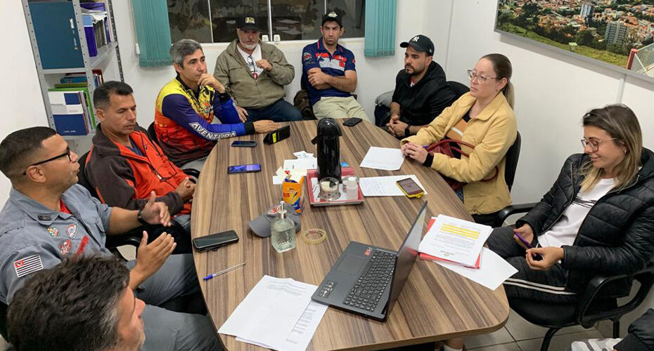 Reunião de trabalho com participação do Sargento Tavares, do Corpo de Bombeiros de Socorro