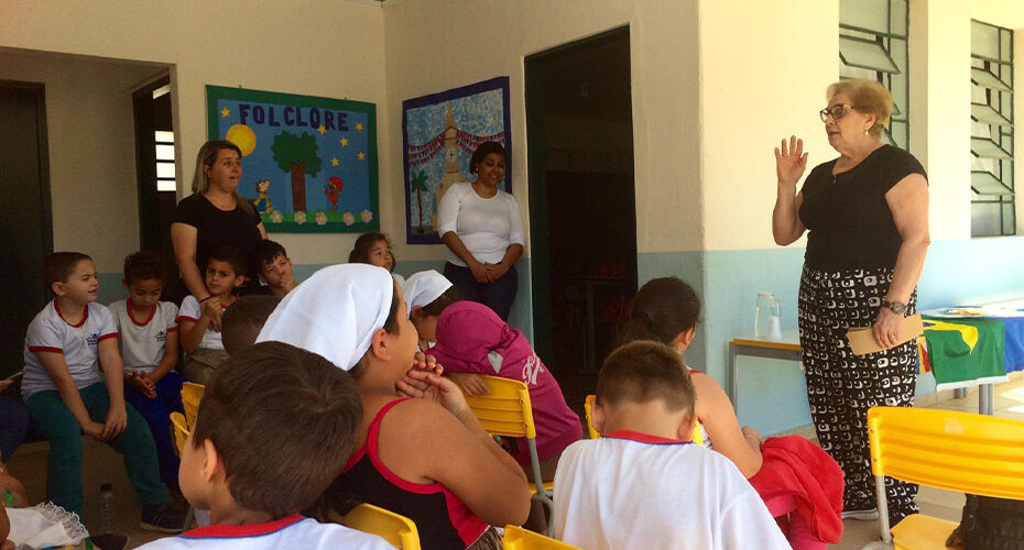 Escola Municipal "Vilma de Oliveira Santos Simões" recebe visita ilustre