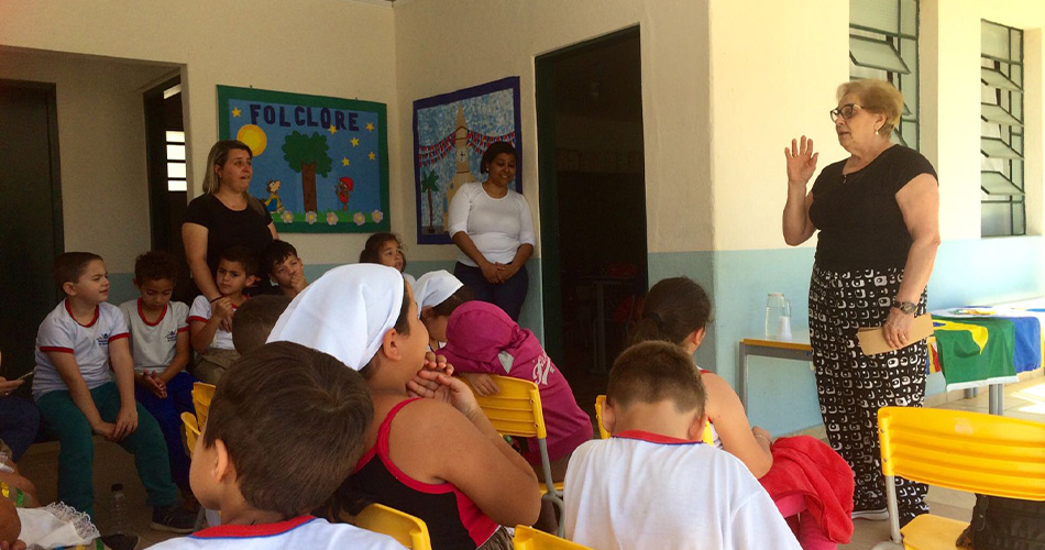 Escola Municipal "Vilma de Oliveira Santos Simões" recebe visita ilustre