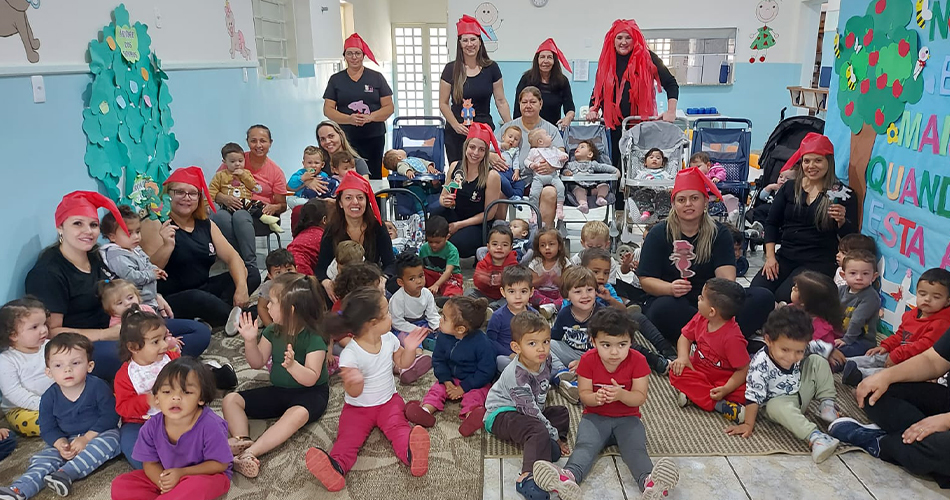 "Ação coletiva dos professores" celebra Dia do Folclore na Creche Municipal Betânia